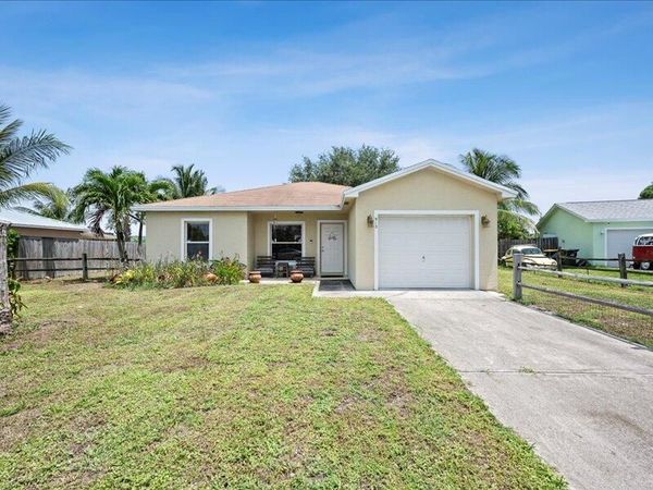 913 SE Forrest Park Drive, Stuart, FL 34994