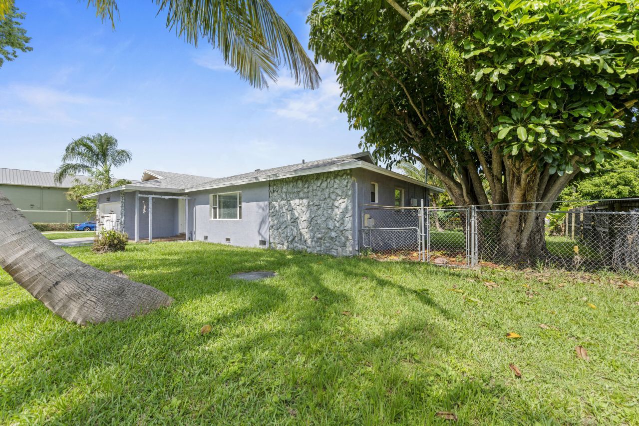 106 NW Broadview Street, Port Saint Lucie, FL 34983 Photo