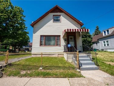 4 Regina Place, Buffalo, NY 14208