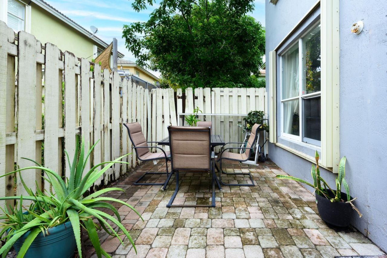 4043 Lake Tahoe Circle, West Palm Beach, FL 33409 Photo