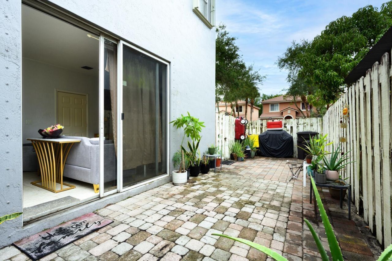 4043 Lake Tahoe Circle, West Palm Beach, FL 33409 Photo