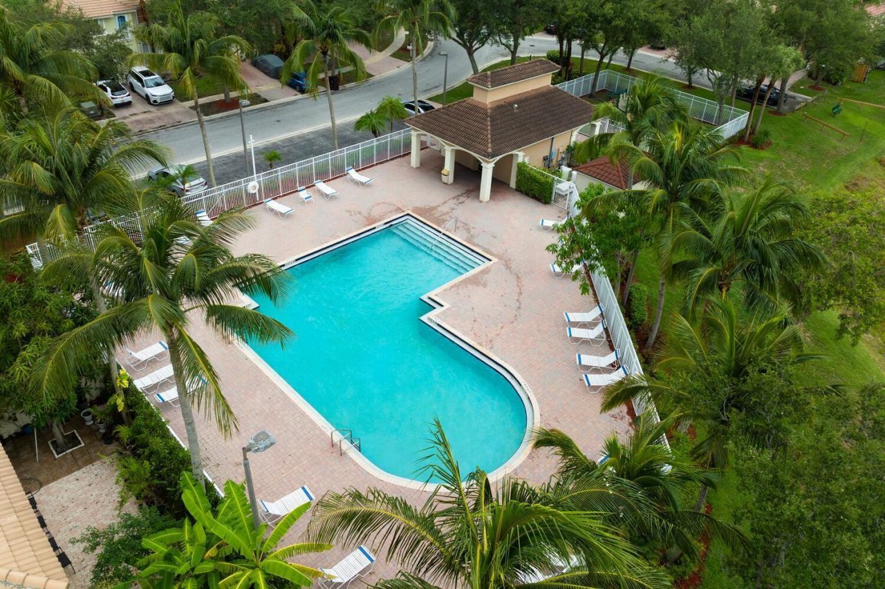 4043 Lake Tahoe Circle, West Palm Beach, FL 33409 Photo