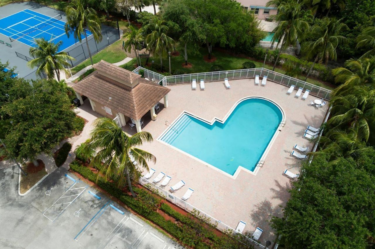 4043 Lake Tahoe Circle, West Palm Beach, FL 33409 Photo