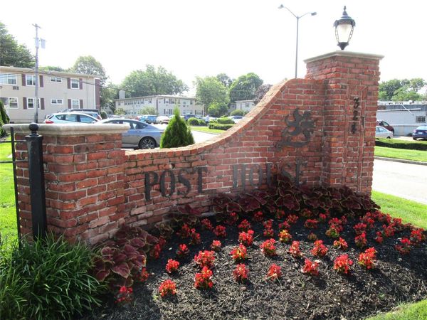 324 Post Avenue, Unit Apt. 8-J, Westbury, NY 11590