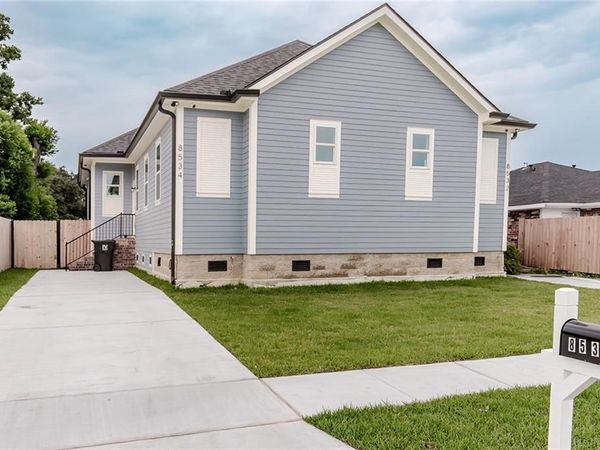 8532 REGIMENT Drive, Chalmette, LA 70043