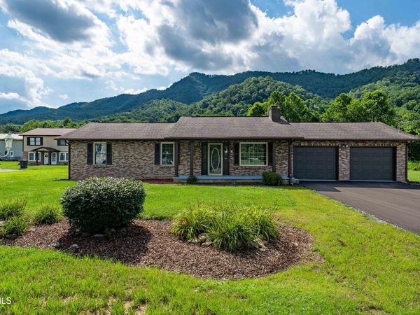 157 Spring Street, Hampton, TN 37658