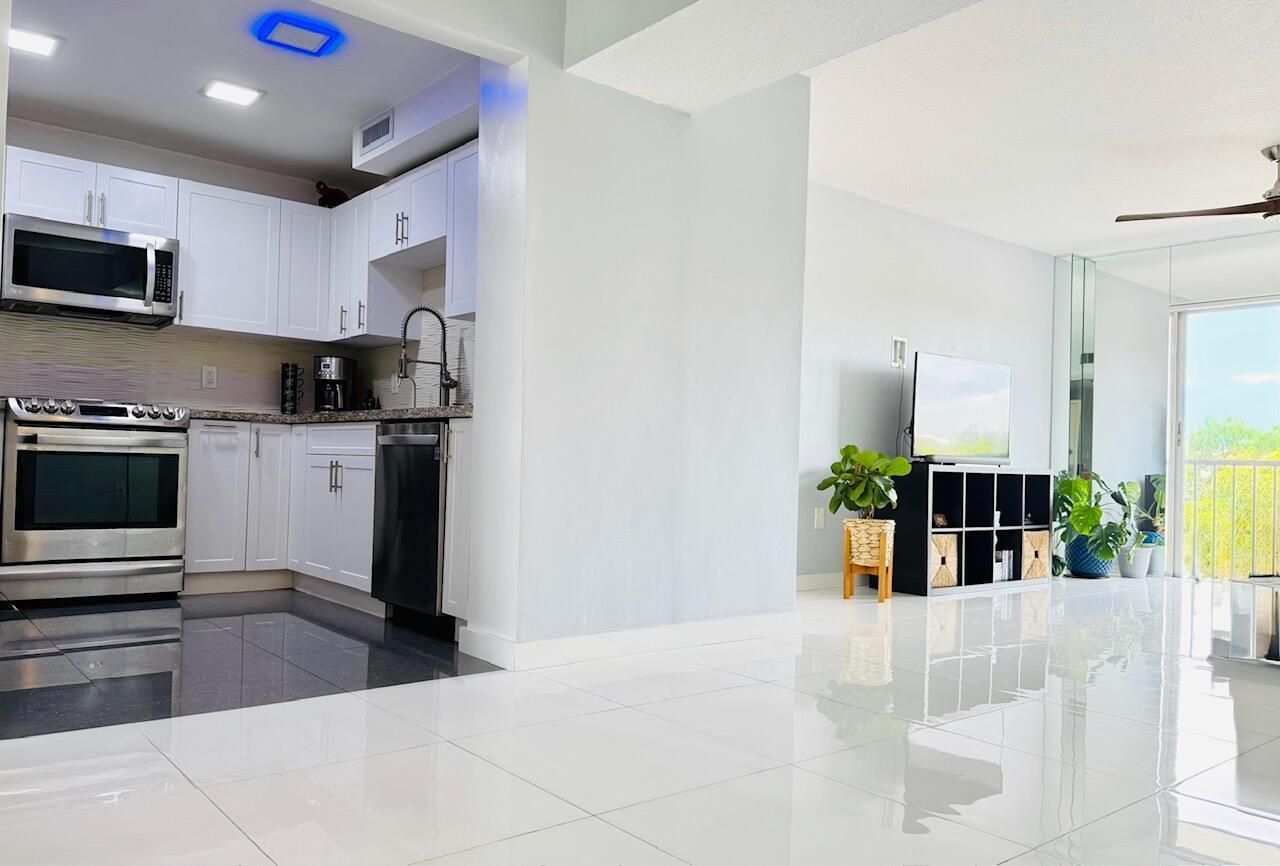 4164 Inverrary Drive, Unit 404, Lauderhill, FL 33319 Photo