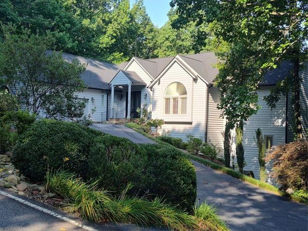 135 POPLAR Loop, Flat Rock, NC 28731