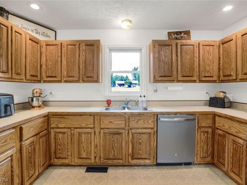 45330 Maple View Circle, Caldwell, OH 43724 Photo 17