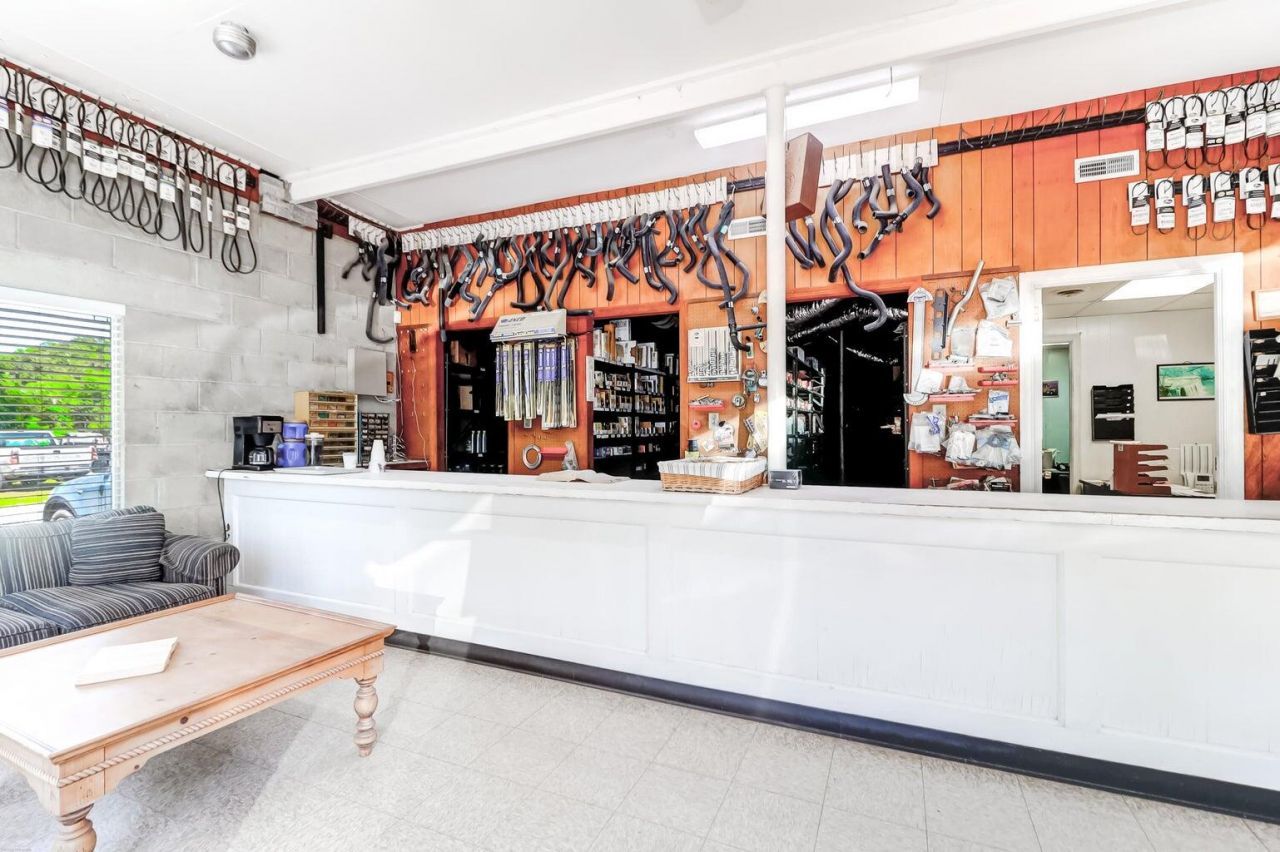 3188 River Road Photo 10