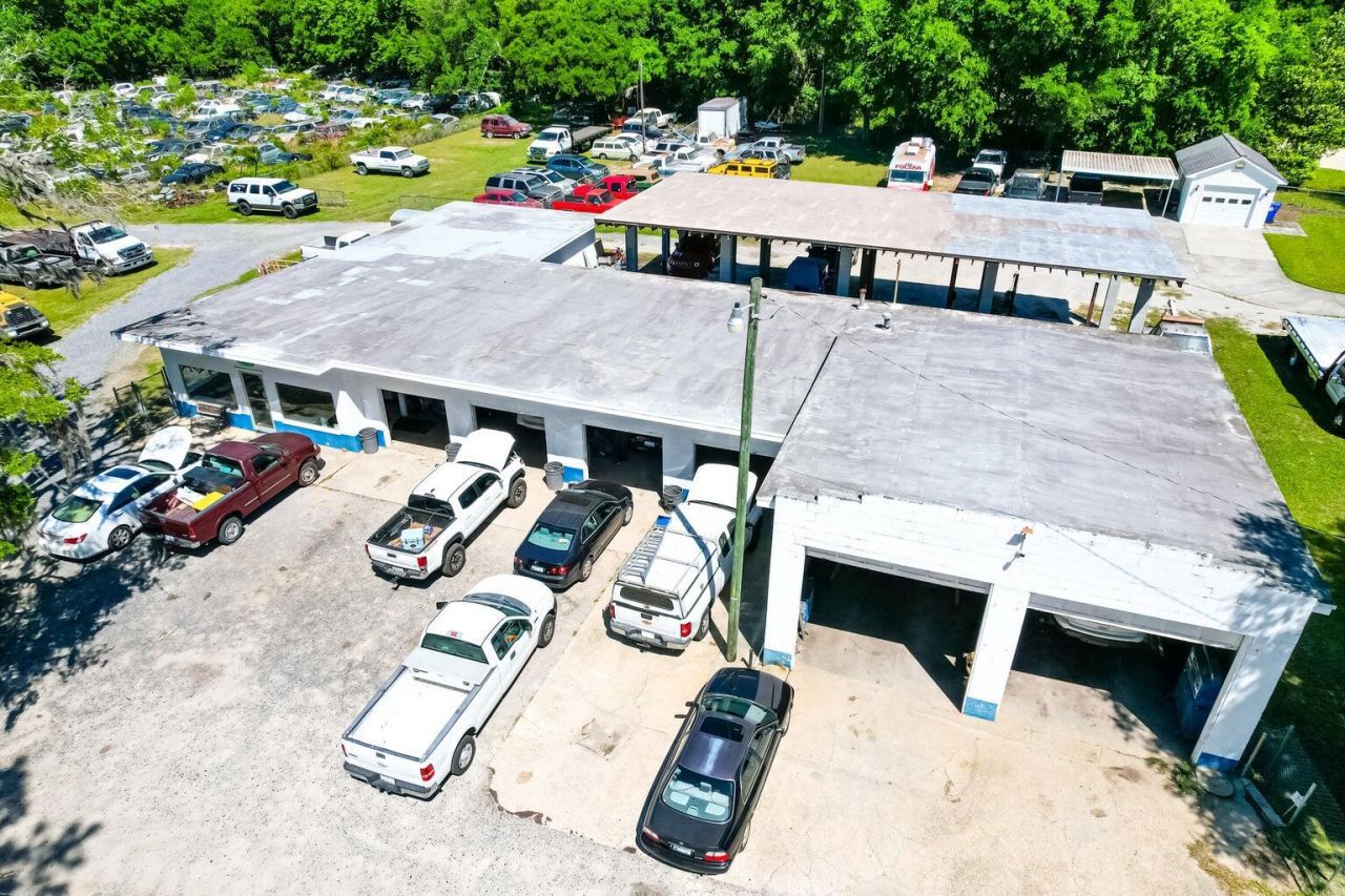 3188 River Road Photo 6