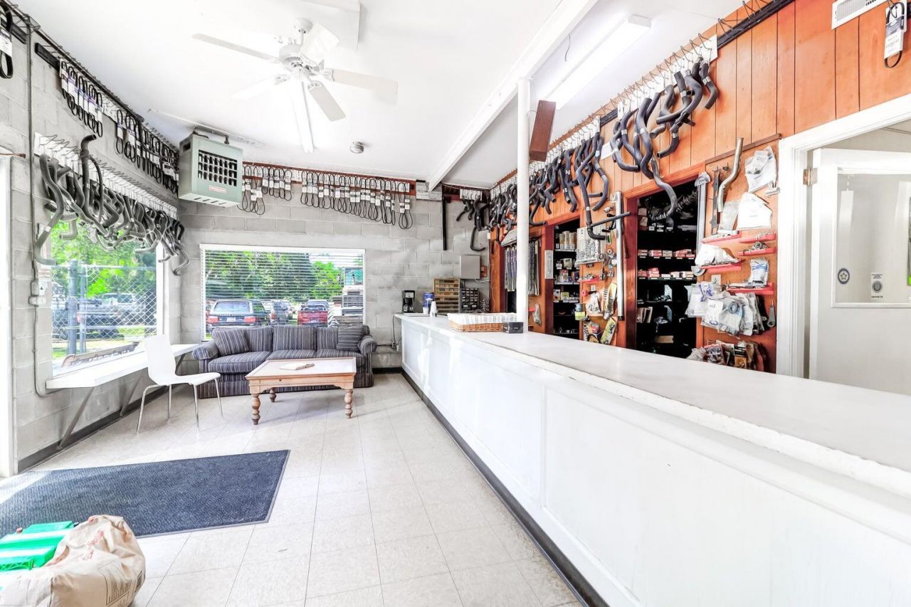 3188 River Road Photo 9