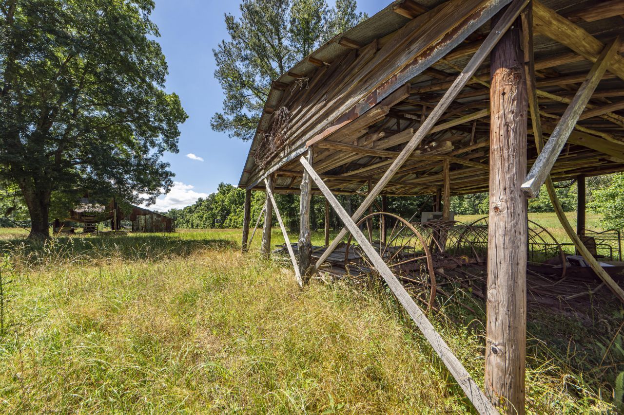 2497 State Road  Photo 16