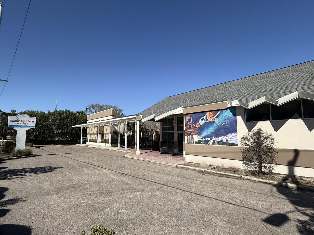 1910 Mcmillan Avenue Photo 1