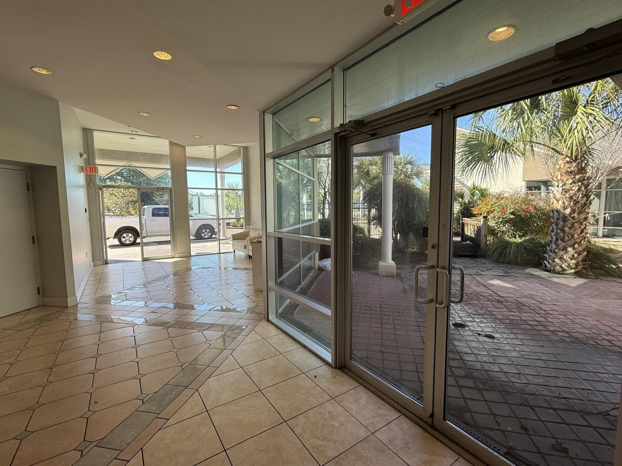 1910 Mcmillan Avenue Photo 4