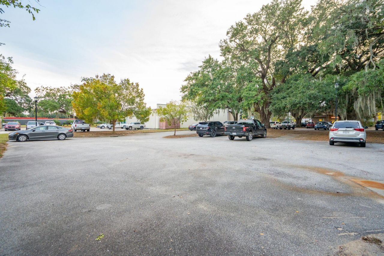 5880 Rivers Avenue Photo 10