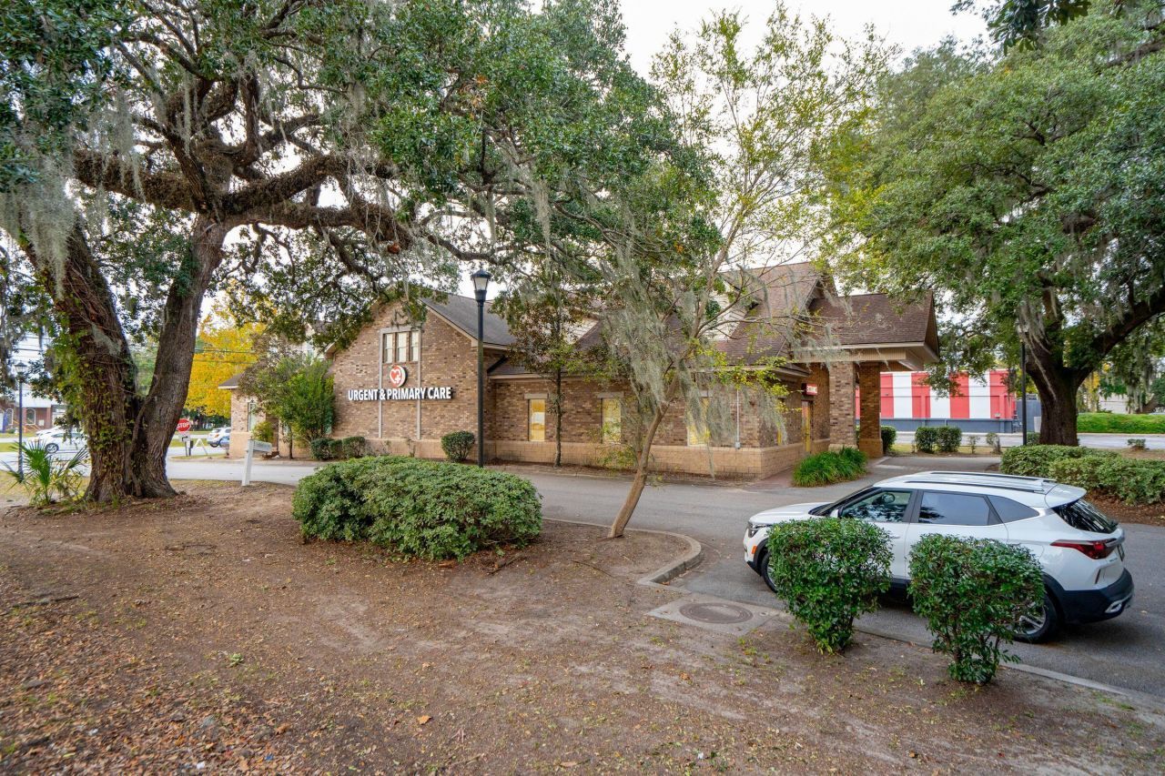 5880 Rivers Avenue Photo 11