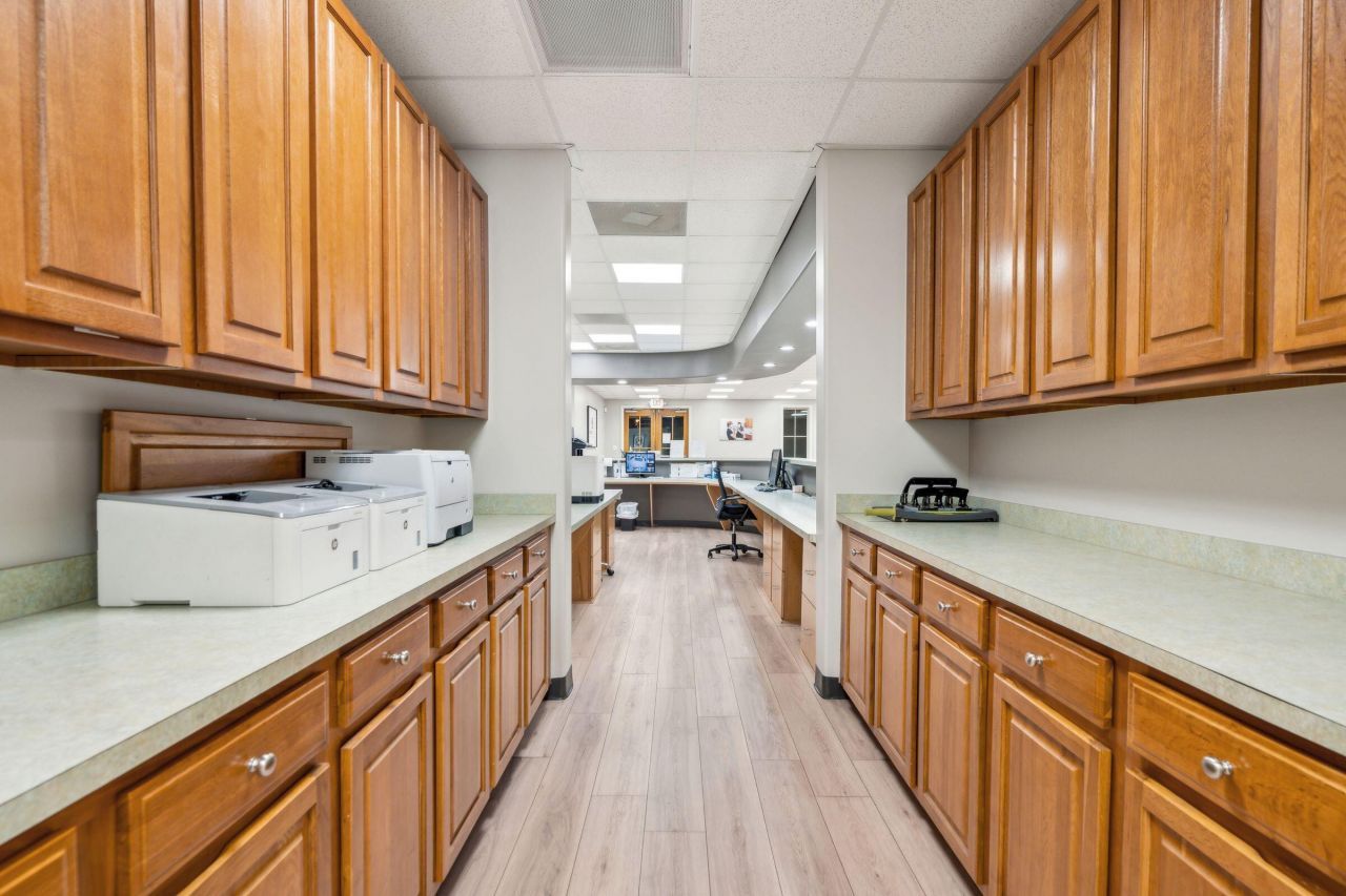 5880 Rivers Avenue Photo 15