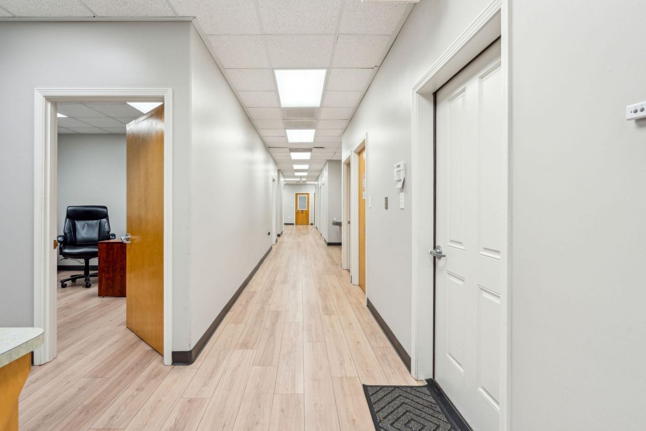 5880 Rivers Avenue Photo 16