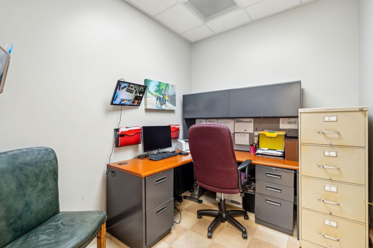 5880 Rivers Avenue Photo 17