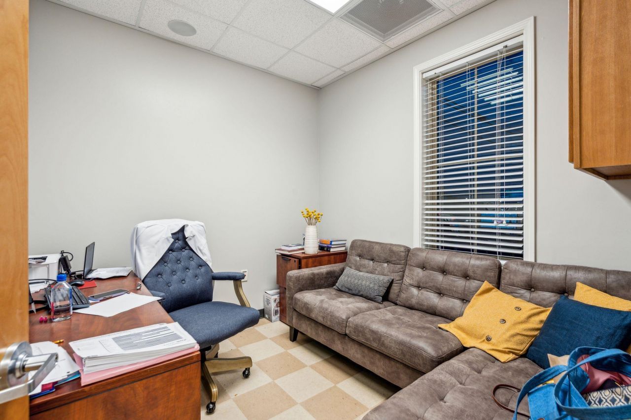 5880 Rivers Avenue Photo 20