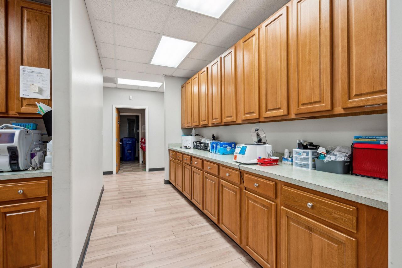 5880 Rivers Avenue Photo 24