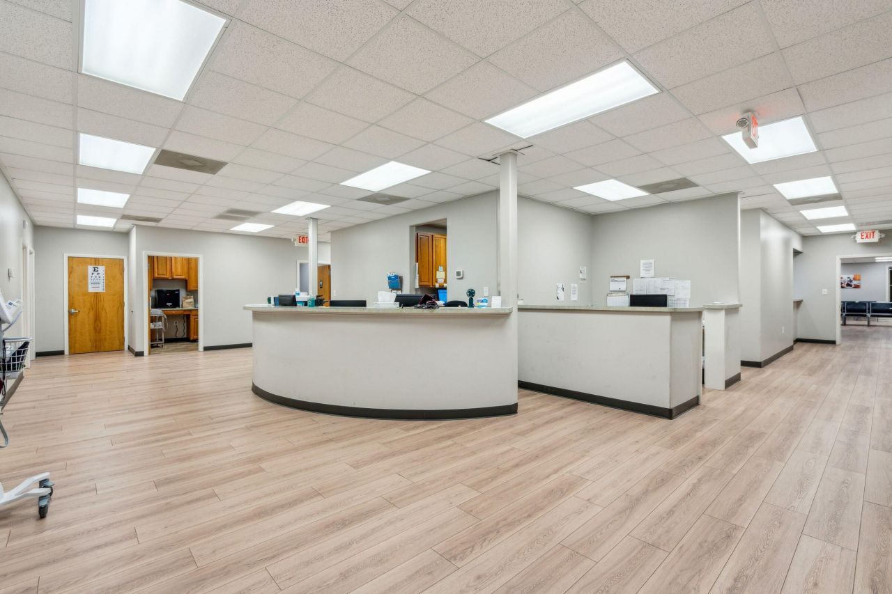 5880 Rivers Avenue Photo 27