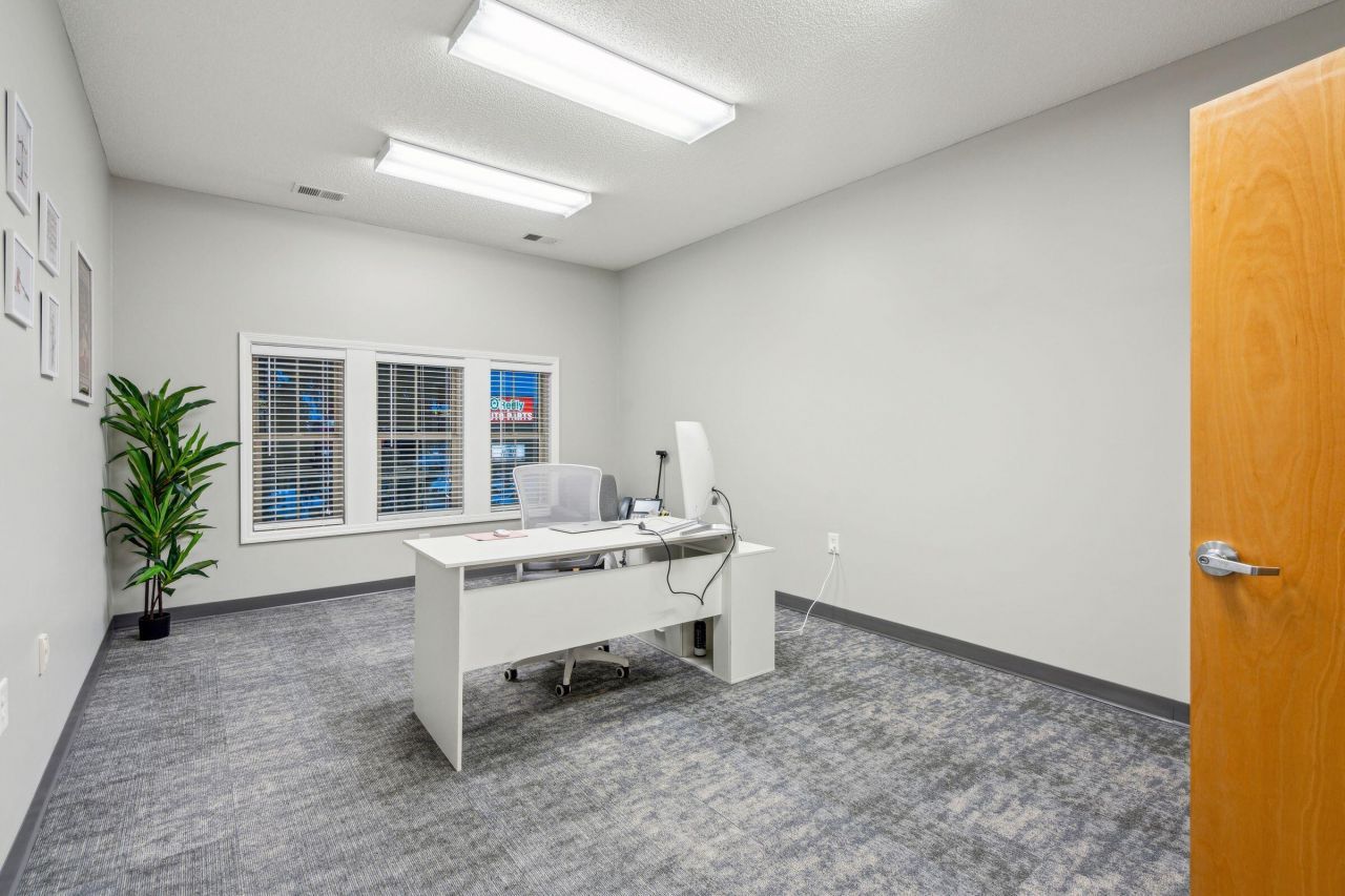 5880 Rivers Avenue Photo 34