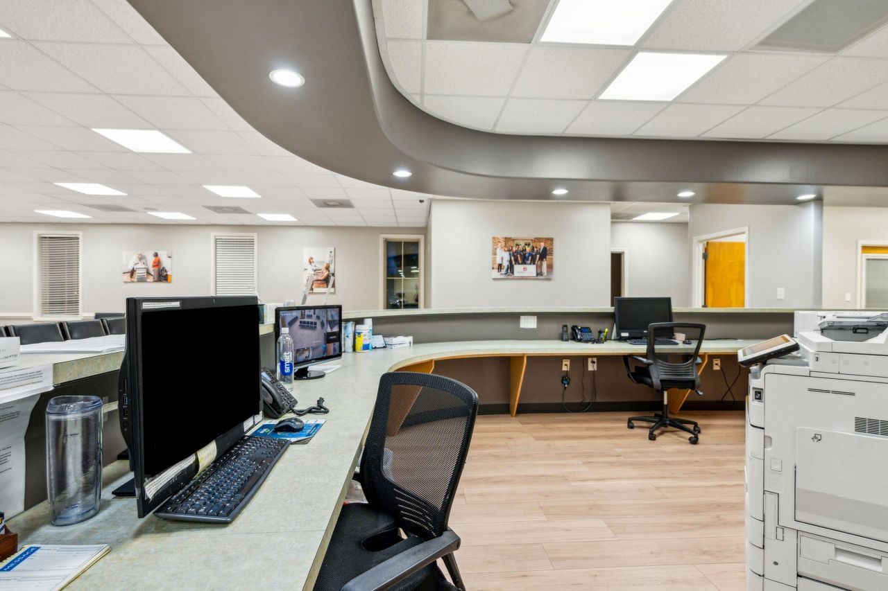 5880 Rivers Avenue Photo 44