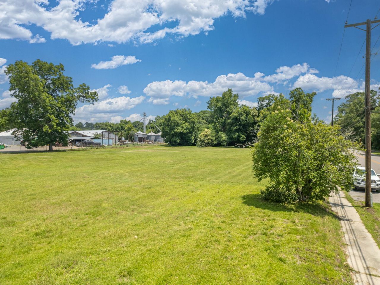 1000 Peake Street  Photo 4