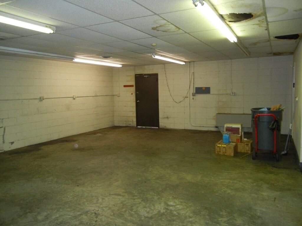 854 Broughton Street Photo 5