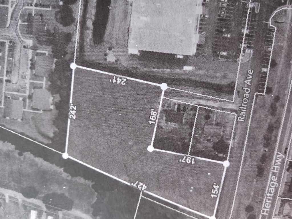 W Railroad Avenue  Photo 2