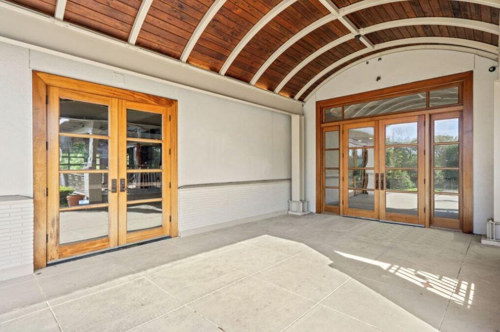 1028 Johnnie Dodds Boulevard Photo 22