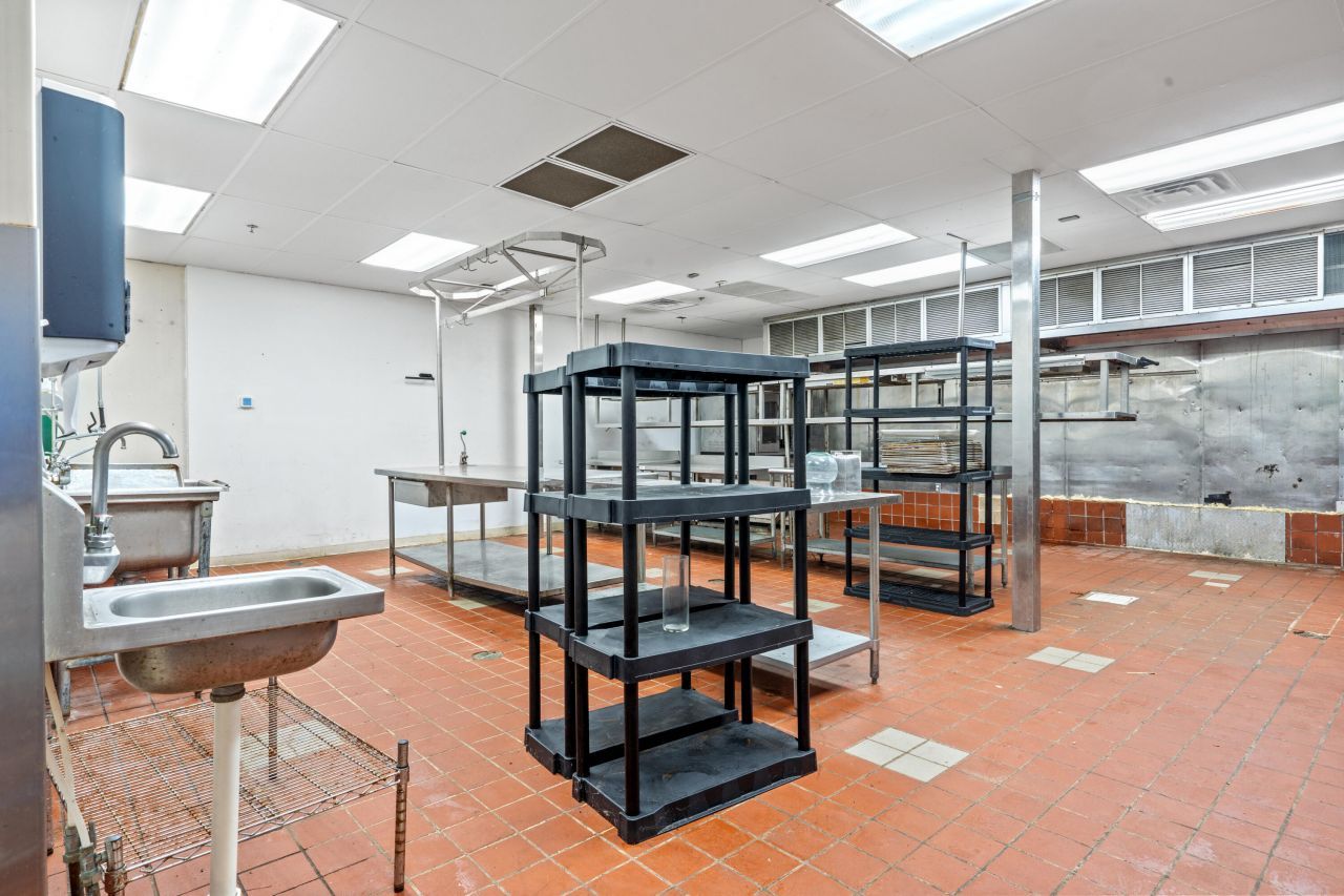 1028 Johnnie Dodds Boulevard Photo 4