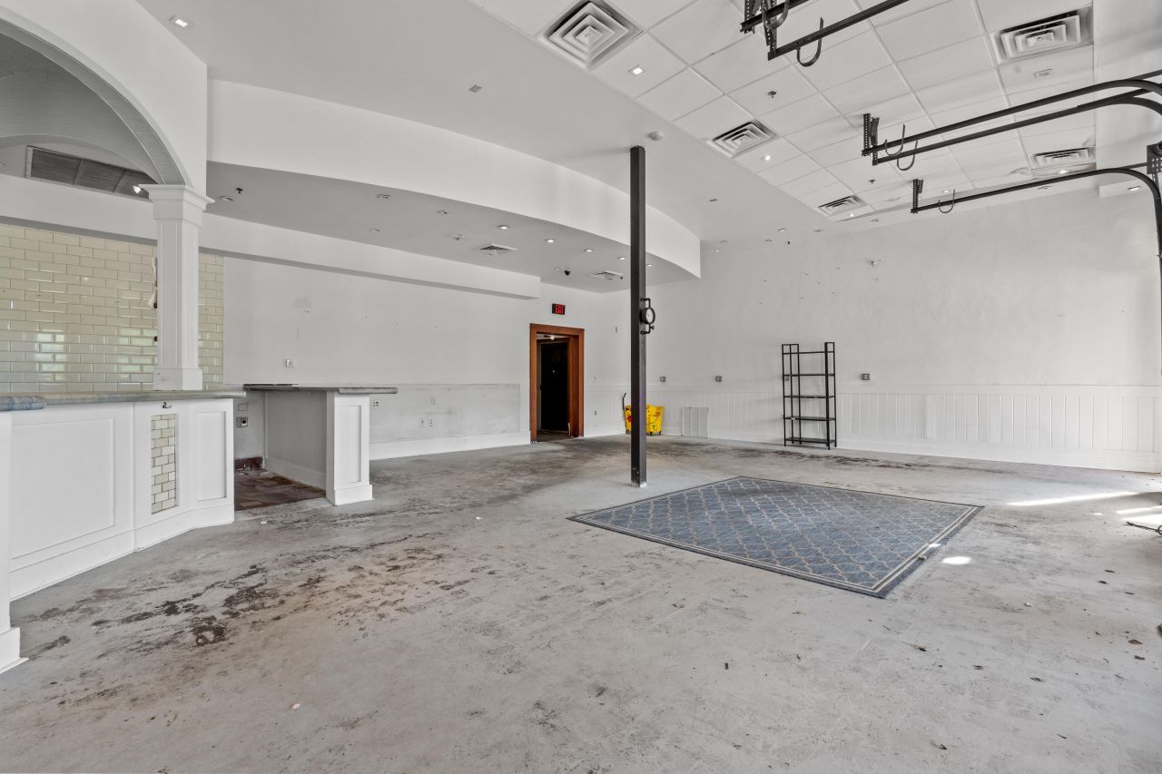 1028 Johnnie Dodds Boulevard Photo 6