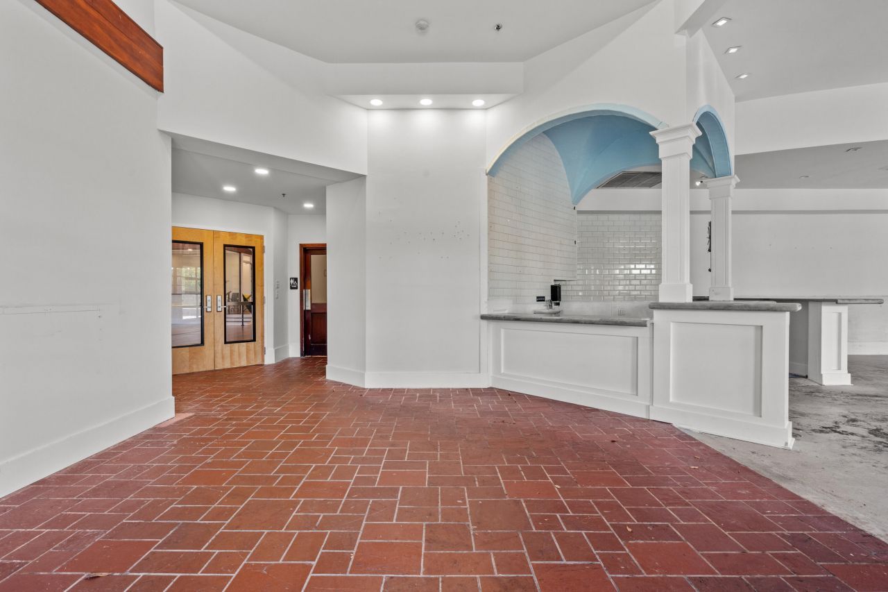 1028 Johnnie Dodds Boulevard Photo 8