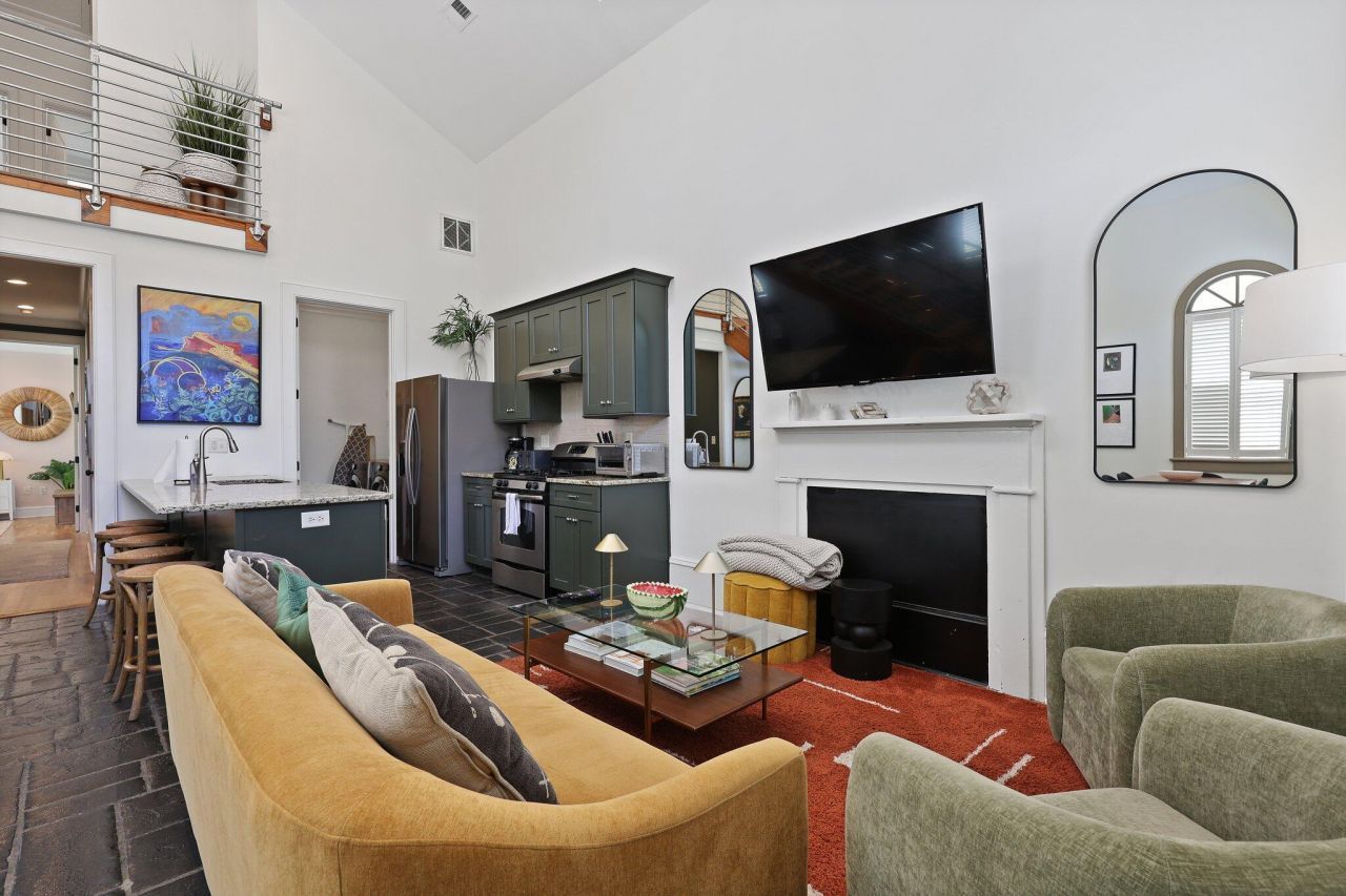 221 Ashley Avenue Photo 10