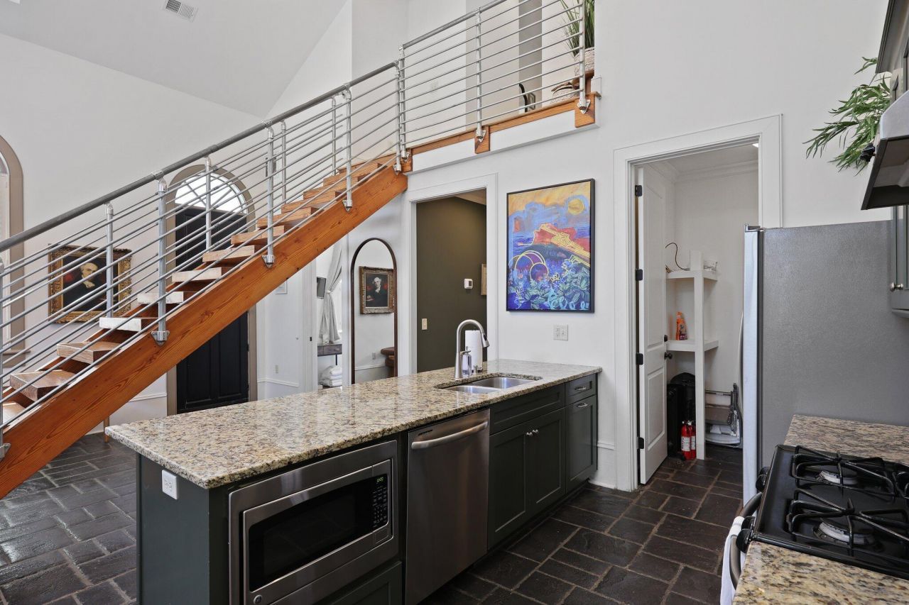 221 Ashley Avenue Photo 12