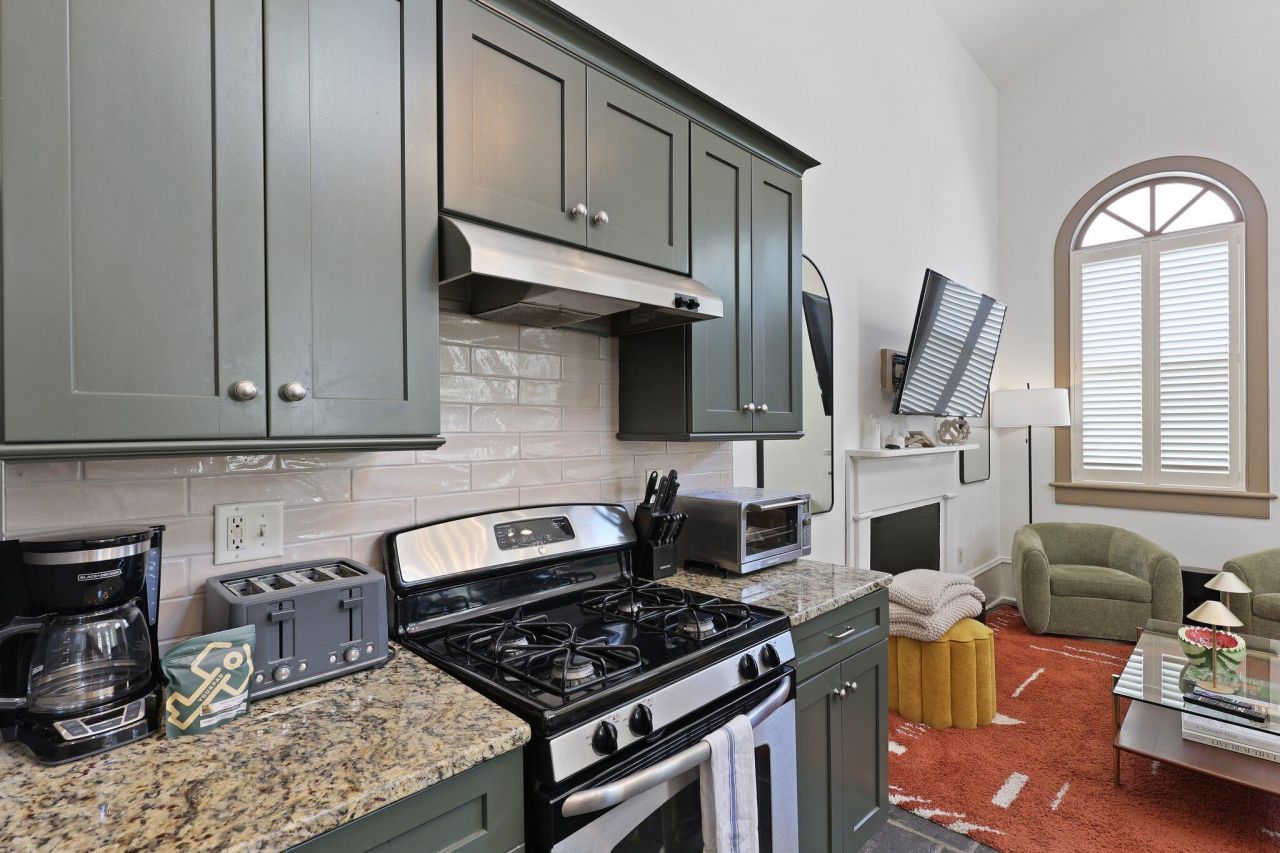 221 Ashley Avenue Photo 16