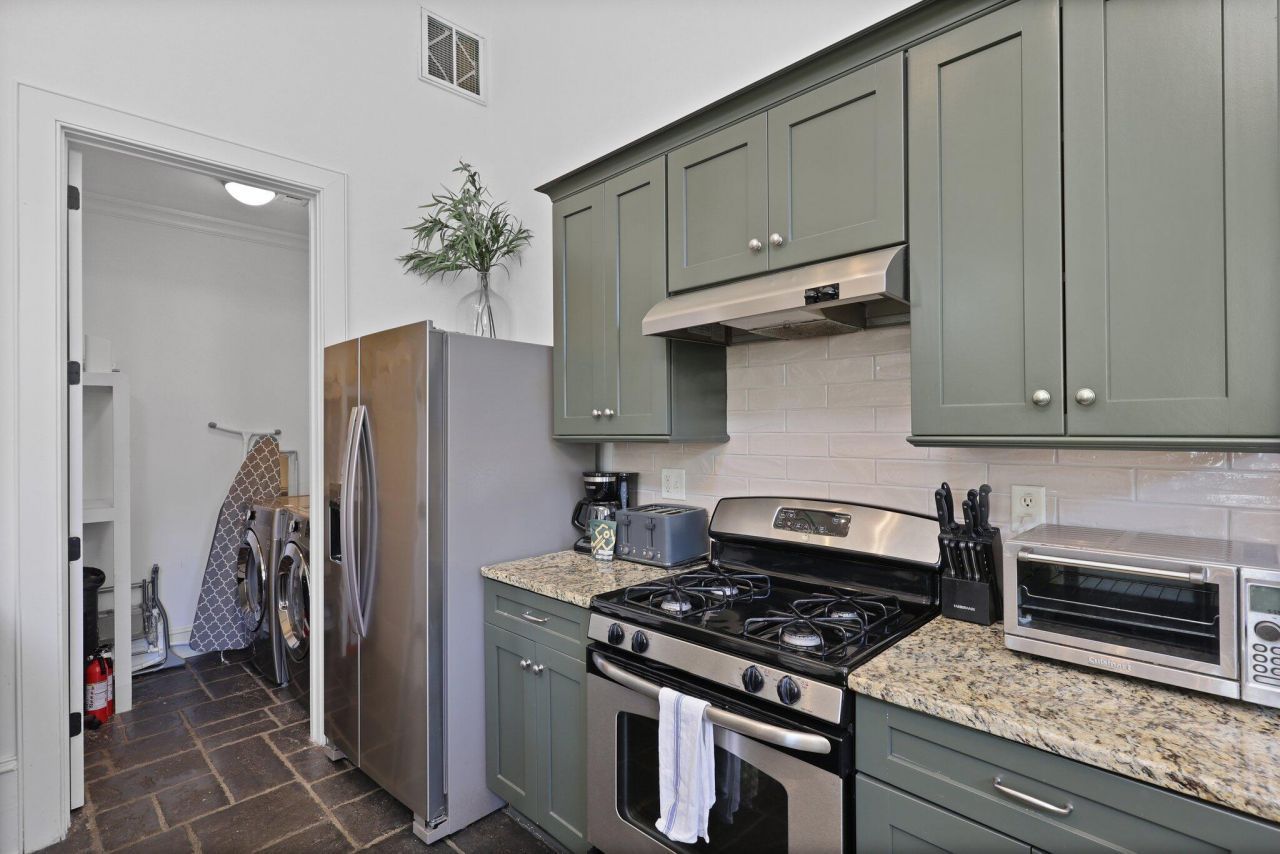 221 Ashley Avenue Photo 17