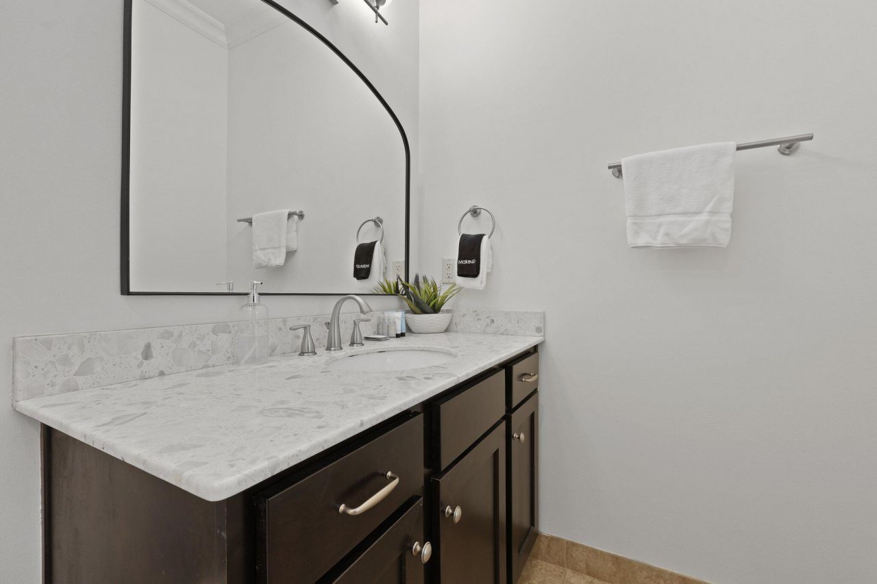 221 Ashley Avenue Photo 21