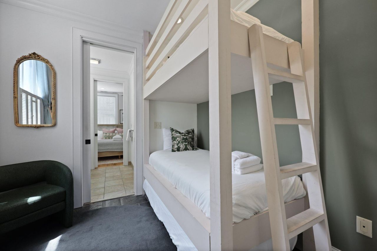 221 Ashley Avenue Photo 27