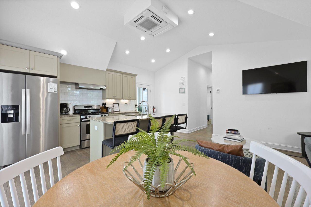 221 Ashley Avenue Photo 38