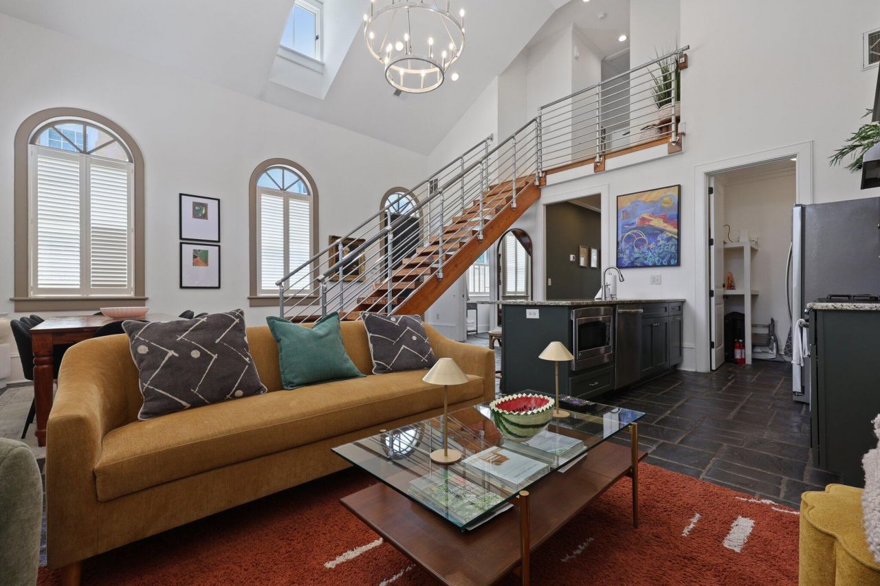 221 Ashley Avenue Photo 4