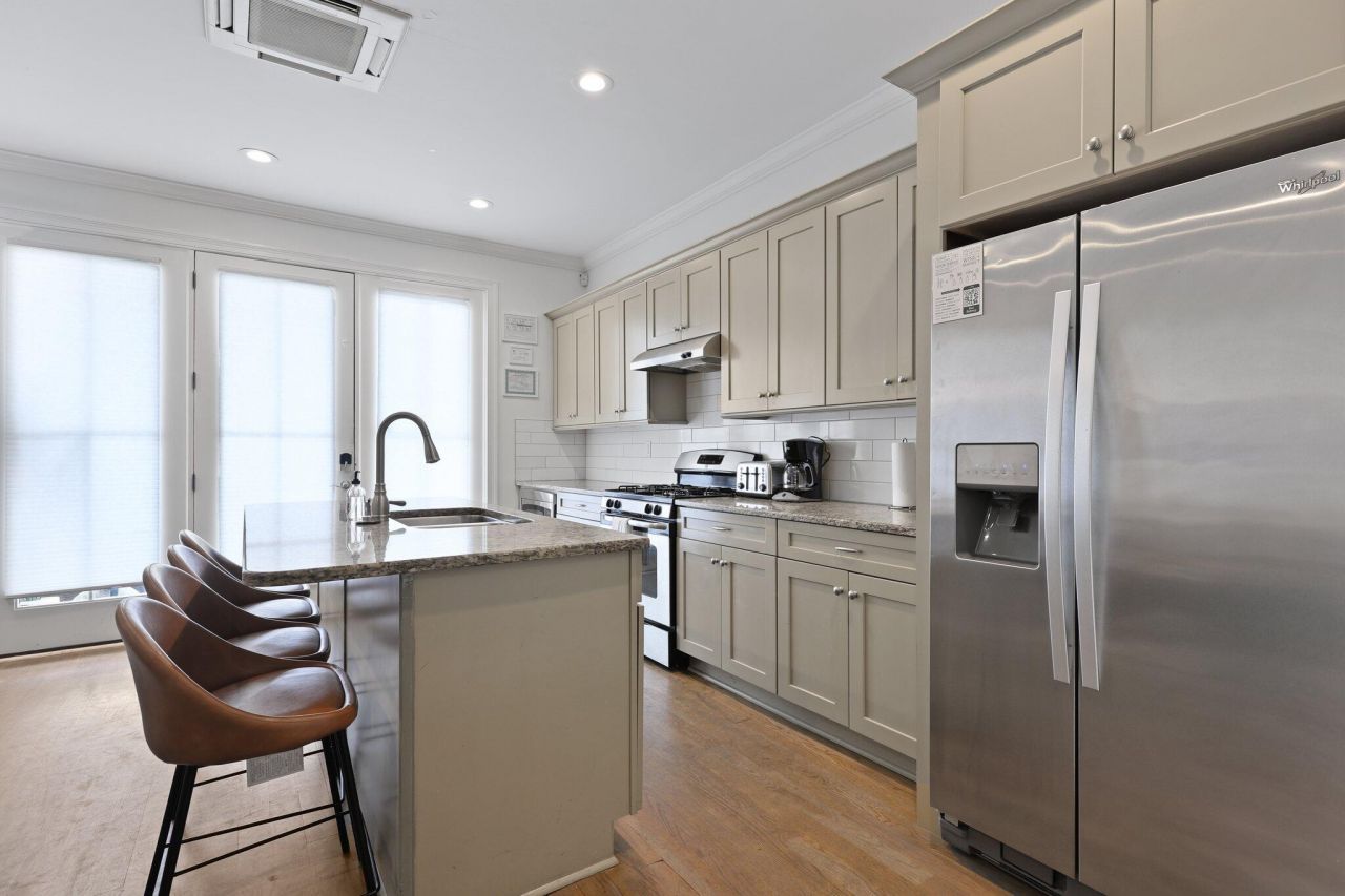 221 Ashley Avenue Photo 51