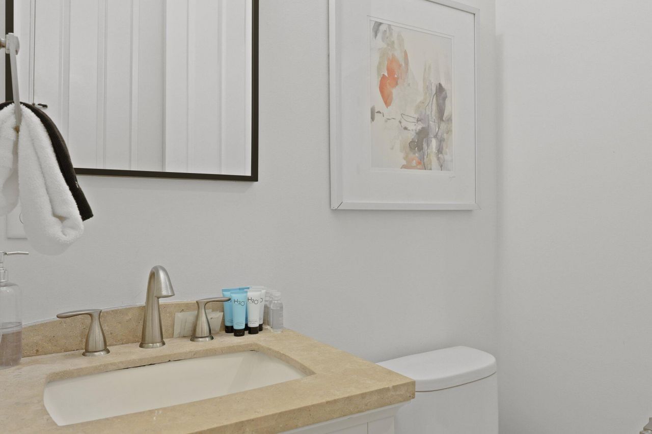 221 Ashley Avenue Photo 59