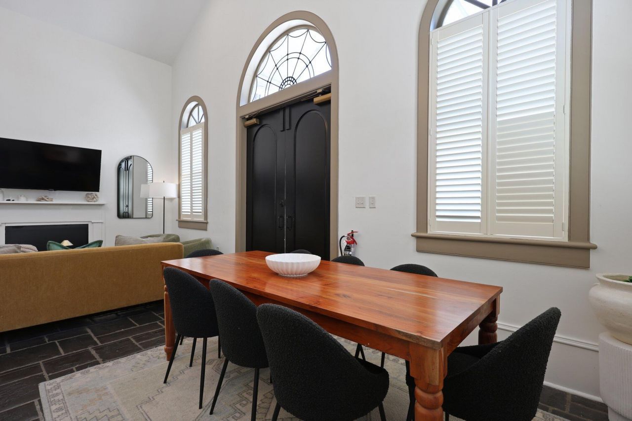 221 Ashley Avenue Photo 9