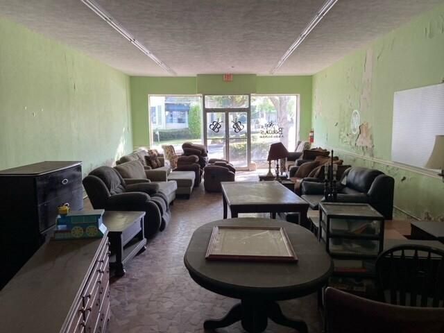 946 Middleton Street Photo 5