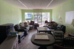 946 Middleton Street photo 4