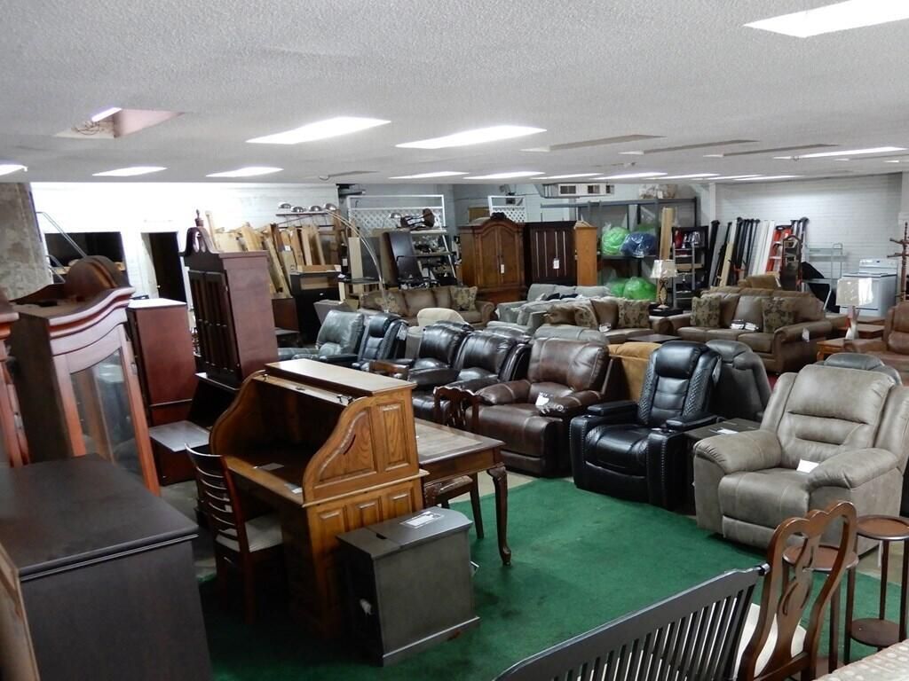 946 Middleton Street Photo 8